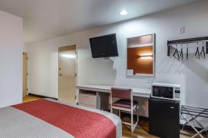 Postel nebo postele na pokoji v ubytování Motel 6-Mcalester, OK