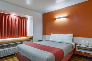 Postel nebo postele na pokoji v ubytování Motel 6-Mcalester, OK