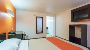 Postel nebo postele na pokoji v ubytování Motel 6-Round Rock, TX