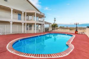 Πισίνα στο ή κοντά στο Motel 6-Waxahachie, TX