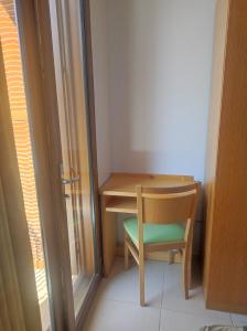 a small desk and a chair in a room at Balcones Azules in Cartagena