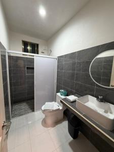 a bathroom with a toilet and a sink and a shower at Miriam Lofts in Bacalar