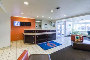 a living room with a couch and a tv at Motel 6-Huron, OH - Sandusky in Huron