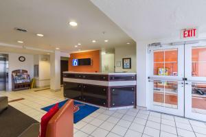 a lobby with an exit sign on the wall at Motel 6-Huron, OH - Sandusky in Huron