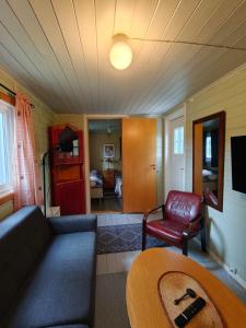a living room with a couch and a table at Hytte Lødingen Vestbygd, når Lofoten, med utsikt in Lødingen