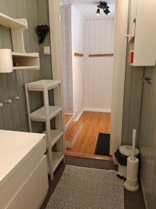 a small bathroom with a toilet and a hallway at Hytte Lødingen Vestbygd, når Lofoten, med utsikt in Lødingen +42 photos