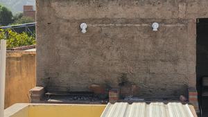a building with two lights on the side of it at Depto Clarita in Belén