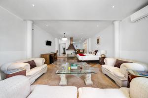 a living room with two couches and a table at The Royal Guesthouse in Faro