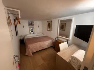 a small room with two beds and a television at L'altra opera in Palermo