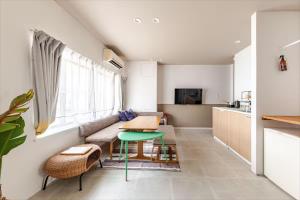 Gallery image of 8b HOTEL -Osaka Nishikujo APARTMENT- in Osaka