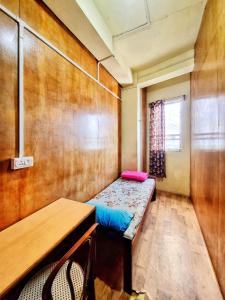 a small room with a bench and a window at Mizotel in Āīzawl