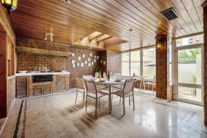 a kitchen with a table and chairs in a room at The Royal Guesthouse in Faro