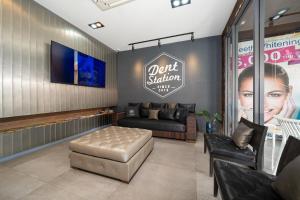 a living room with a couch and a couch sharing room at Dent Station Residence in Ban Suan