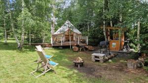a backyard with a play house and a grill at Glamping Štôla Brezovy vanok in Vyšné Hágy