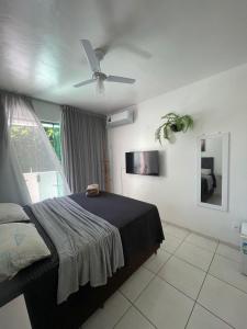 a bedroom with a bed and a ceiling fan at Casa Estelar in Cabo Frio +41 photos