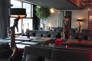 A seating area at DORMERO BeHo Zugspitze
