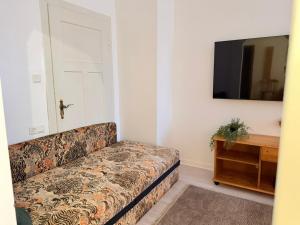 a living room with a couch and a television at Hotel Dreischläger Hof in Fernthal