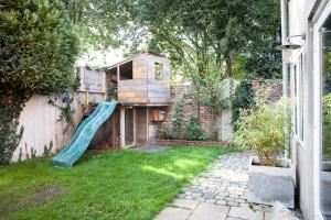 a playground with a slide in a backyard at Hut 16 Bed, stad & privé wellness in Zutphen