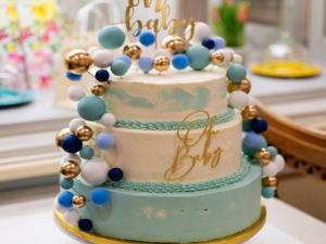 a birthday cake with blue and gold balloons on it at Geräumiges Studio in Bad Birnbach in Bad Birnbach +33 photos