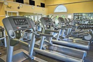 a row of cardio machines in a gym at Kingsgate Resort 1BR Apartment in Williamsburg