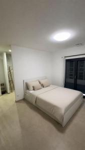 a white bedroom with a large bed in a room at Maison 3 chambres in Avignon