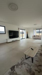 a large living room with a table and a couch at Maison 3 chambres in Avignon