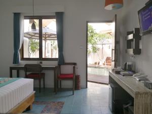 TV a/nebo společenská místnost v ubytování Jali Resort - Gili Trawangan