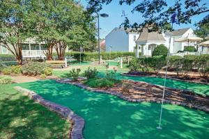 a golf course with a putting green at Kingsgate Resort 3BR Apartment in Williamsburg