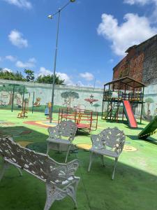 a playground with benches and a play structure at Apto Amplo 3 quartos com lazer e bem localizado in Aracaju