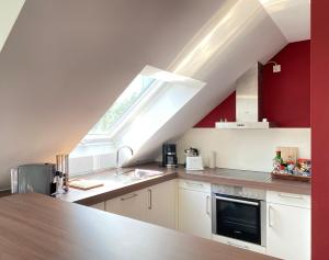 a kitchen with a sink and a window at Midi-Maisonette mit kleiner Dachterrasse und Blick ins Grüne in Petersberg