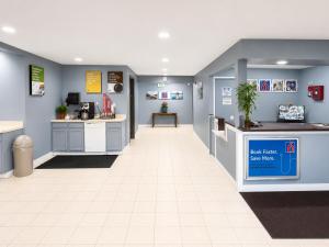a waiting area in a dental office with a waiting room at Motel 6 Morehead, KY in Morehead