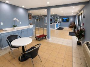 a waiting room with a table and chairs at Motel 6 Morehead, KY in Morehead