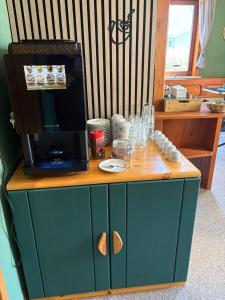 a counter with a coffee maker and a microwave at Pension moos & morgenrot - St Andreasberg in Sankt Andreasberg