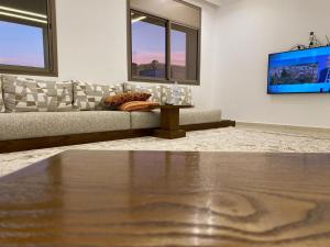 a living room with a couch and a table at Appartement Kais in Laayoune