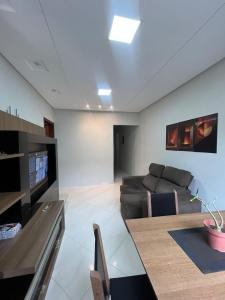 a living room with a couch and a table at 2 quartos com garagem coberta in Vitória da Conquista