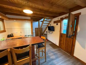 a kitchen and dining room with a wooden table and chairs at Inlandsis Aparts in El Chalten