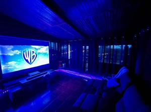a living room with a tv and a couch with blue lights at Windwood Cabin Cerro Azul in Los Altos de Cerro Azul