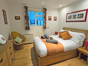 a bedroom with a bed with towels on it at Dinky Daze - Ukc7071 in Brundall +9 photos