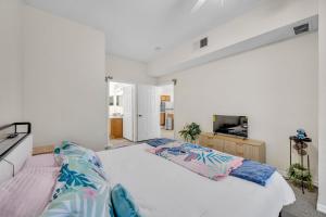 a bedroom with a large bed and a television at Casa Santa Maria in Kissimmee +71 photos