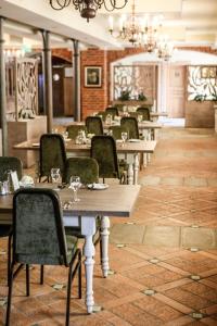 Restoran atau tempat lain untuk makan di Hunor Hotel és Étterem