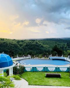 a large swimming pool in the middle of a yard at Highland Park Mondulkiri in Phumĭ Pu Klé (2) +19 photos