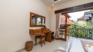 a bathroom with a desk and a balcony at Sriwedari 40 Ubud in Ubud