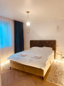 a bedroom with a large bed in a room at Premium Apartment Turda in Turda