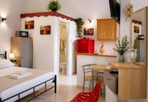 a small room with a bed and a kitchen at Ιno Skiathos in Skiathos