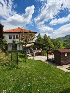 a house with a gazebo and a yard at Бадевски рай-къща Любов in Badewzi