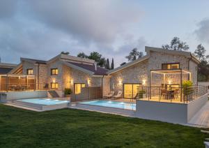 a house with a backyard with a swimming pool at Vagg Villas in Preveza