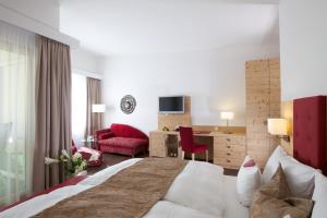 Postel nebo postele na pokoji v ubytování Naturparkhotel Adler