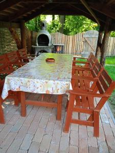 a table and two chairs with a table and a stove at Kispatak Erdei Ház in Kismaros +25 photos