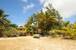 Villa Eastern Wind في بوانت ديسني: منزل فيه جلسة قدام ساحة