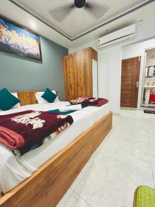 a bedroom with a large bed in a room at Parvati home stay near by ramjhula,luxmanjhula in Rishīkesh